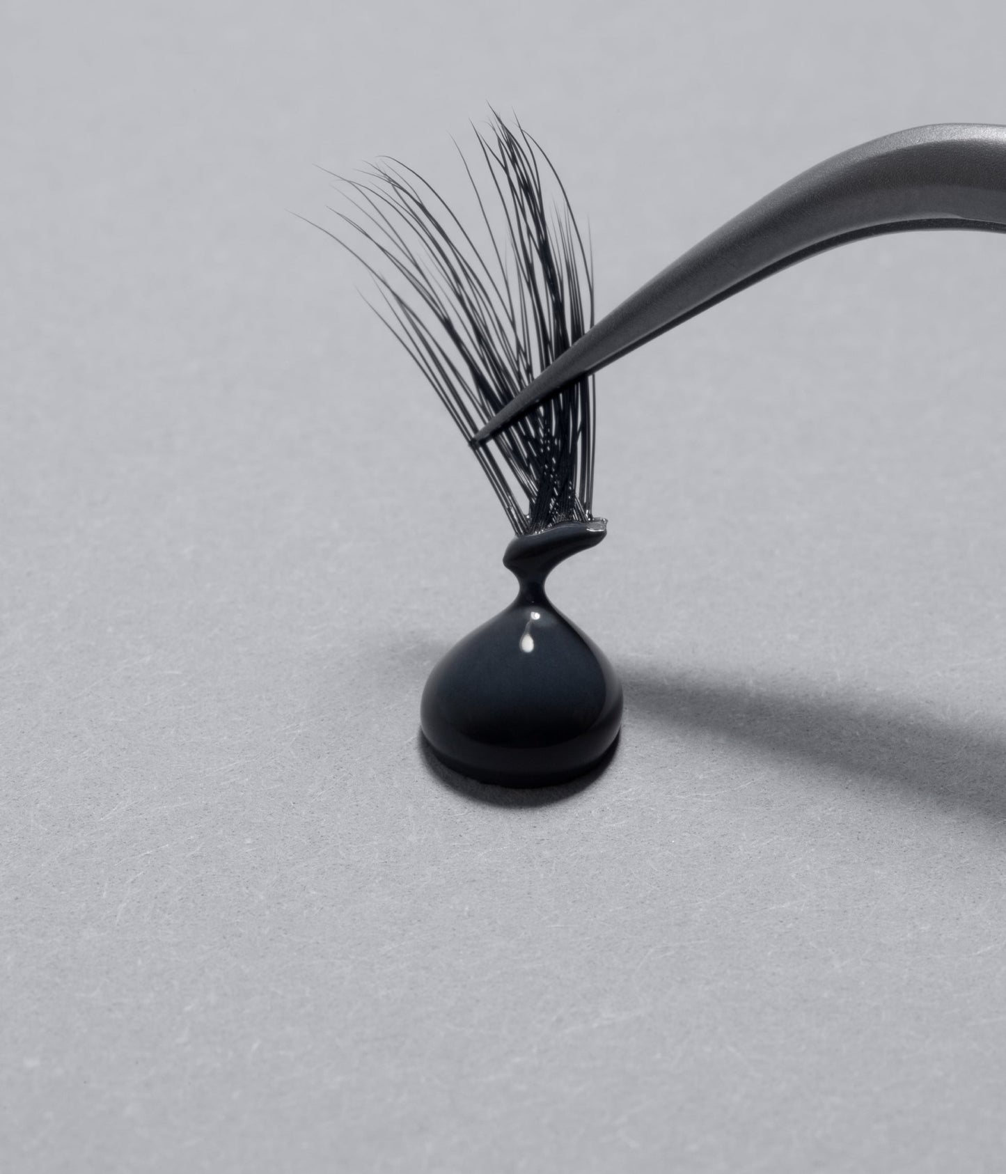 WATERPROOF LASH GLUE - US 3426
