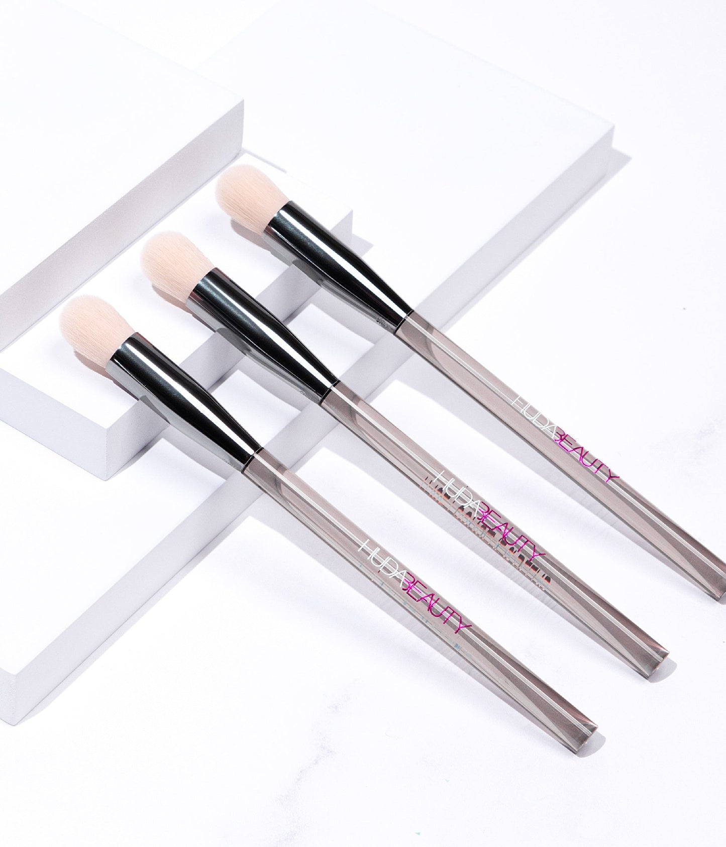 CONCEAL & BLEND COMPLEXION BRUSH - US 9480